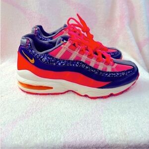 Nike Air Max 95
Purple Racer Pink (GS) size 7 youth/women’s Size 8.5